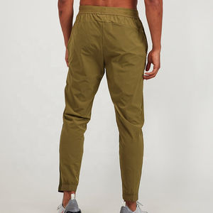 ผู้ผลิตขายส่งชุดวิ่งออกกำลังกายกลางแจ้งสำหรับผู้ชาย น้ำหนักเบา รับทำโลโก้ตามสั่ง - Product Image 5