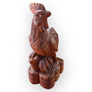 La statue du coq est exquisamment sculptée en bois de Huong. - Product Image 4