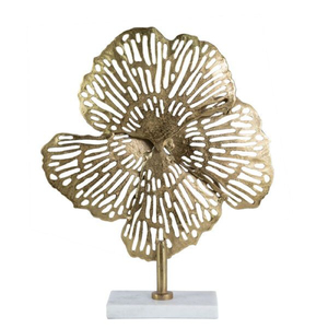 Impresionante escultura decorativa de hoja de arce plateada de aluminio con base de mármol para decoración de mesa en el hogar, oficina o sala de estar. - Product Image 6