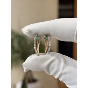 Pendientes de Oro con Gema Verde, Diamante Creado de Corte Brillante de 0.20 Quilates, Diseño Curvo Tipo Escalones, Certificado IGI, Joyería Fina de Lujo - Product Image 3