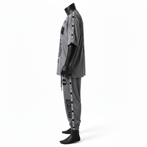 Conjunto de Jersey y Pantalón Deportivo para Hombre en Malla de Poliéster Premium, 180 GSM, Transpirable, Color Gris, con Paneles Laterales con Transferencia Térmica, 2 Piezas - Product Image 3