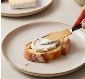 Ensemble de couverts en acier inoxydable PVD doré avec manche noir et épandeur à fromage et trancheur dorés, pour service et ustensiles de cuisine - Product Image 4