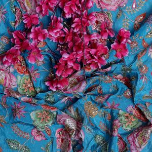 Tissu en crêpe naturel bleu aqua brodé de fleurs avec des paillettes, motif botanique Paisley, pour vêtements de plage, vêtements pour femmes et couture - Product Image 5