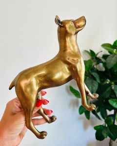 Sculpture de chien en laiton design pour la décoration de la maison, du salon, de la table console et de l'affichage artistique - Product Image 1