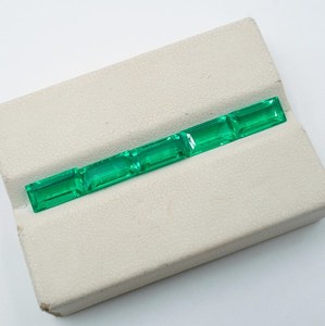 Piedra Preciosa de Esmeralda Cultivada en Laboratorio, 3.80 Quilates, Corte Cojín Verde (8X4mm), HAYAAT GEMS, para Joyería - Product Image 1