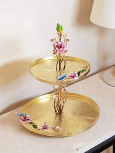 Support à gâteau élégant en aluminium pour table de desserts de luxe, création d'une présentation de gâteaux sophistiquée. - Product Image 4