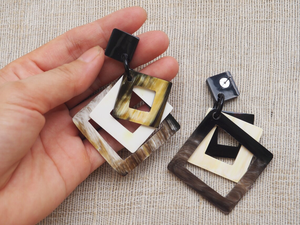 Boucles d'oreilles longues en corne, écologiques, faites à la main, artisanales modernes, bijoux naturels, par Perfect Enterprises - Product Image 2