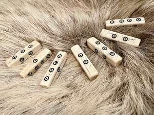 Dés en os naturel pour accessoires de jeux de société et cadeaux – Jeux de société et aventures de table – Par PERFECT ENTERPRISES - Product Image 4