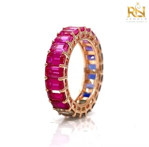 Bague de mariage de luxe unisexe en or massif 9K/14K/18K avec diamant de laboratoire taille émeraude, sertie sur toute la longueur, couleur DEF, bijoux fins OEM ODM - Product Image 6
