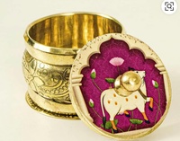 Boîte à KumKum traditionnelle en laiton, écologique et durable, pour la cérémonie de Pooja de la mariée indienne, idéale pour la salle de mariage.