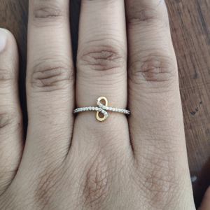 แหวนทองคำ 18K ประดับเพชรทรงอินฟินิตี้สำหรับผู้หญิง ดีไซน์เรียบหรู ประดับเพชรแบบ Pave สวยงาม เหมาะสำหรับงานแต่งงาน งานเลี้ยง หรือใส่ในชีวิตประจำวัน เป็นของขวัญสุดหรู - Product Image 5