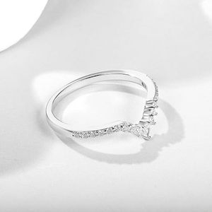Bague de fiançailles en moissanite en forme de V, minimaliste, avec diamant taille poire, en argent sterling 925 - Product Image 3