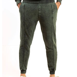 Ensemble de jogging pour homme premium en molleton 100% coton, avec logo personnalisé, pour l'hiver, style streetwear et entraînement. - Product Image 4