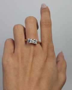 Anillo de Diamantes Cultivados en Laboratorio de 1.90 CT con 2 Piedras en Oro de 18K |   Anillo de Compromiso Toi Et Moi con Certificado IGI de Moda |   Joyería nupcial de lujo - Product Image 2