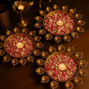 Bol à bougie en métal antique pour l'éclairage par les bougies dans la décoration traditionnelle de la maison et les célébrations des festivals culturels - Product Image 1