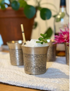 Vase en métal doré style tasse à lassi indienne, gobelet gravé vintage, mug à cocktail, modèle personnalisable pour bar à boissons - Product Image 1