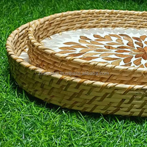 Juego de Bandejas Redondas de Ratán con Madreperla, Artesanía India Aangan Royale, Elegancia Tradicional para Servir Té, Aperitivos y Presentación - Product Image 1