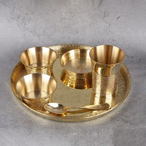 Ensemble de thali traditionnel en laiton avec 4 bols, cuillère, design floral plaqué or, plateau circulaire, décoration de table, cadeau Diwali - Product Image 4