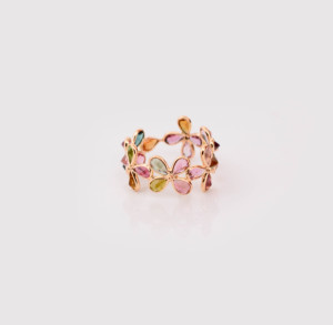 แหวนดอกทัวร์มาลีนหลากสีธรรมชาติประดับเพชรในทองคำแท้ 18K สีเหลือง – แหวนพลอยรูปกลุ่มดอกไม้ - Product Image 2