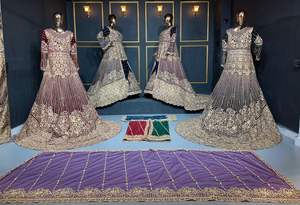 Sendero nupcial de terciopelo pesado con trabajo completo de piedra Jarkan y bordado rico, perfecto para funciones de gran boda - Product Image 4