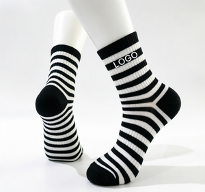 Calcetines de Pilates Personalizados Antideslizantes para Yoga, Ballet y Barre, Calcetines Deportivos Gruesos de Punto con Rayas para Mujer, Ideales para Estudios - Product Image 3