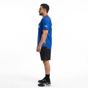 เสื้อฟุตบอลผู้ชายคอวี แห้งเร็ว ผลิตจากโพลีเอสเตอร์ 100% พิมพ์ลายแบบซับลิเมชั่นตามสั่ง สำหรับทีม VANTAGE พร้อมชื่อผู้เล่น โลโก้ OEM และสายรัดปรับได้ - Product Image 3