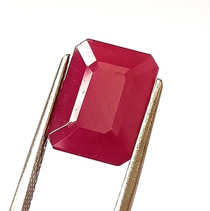 พลอยทับทิมแอฟริกันธรรมชาติ 5.55 กะรัต ทรงเหลี่ยมมรกต - Product Image 5