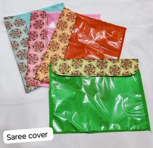 Housse de rangement transparente haut de gamme pour sari avec bordure en tissu floral, organisateur de garde-robe polyvalent pour saris en soie, coton et de créateurs - Product Image 1