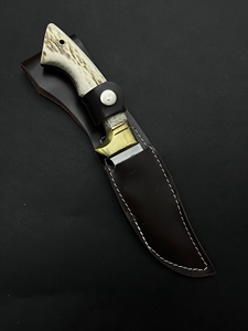 Cuchillo de Caza y Camping con Mango de Cuerno de Ciervo, Hoja Fija de Acero Inoxidable con Borde Parcialmente Serrado - Product Image 6