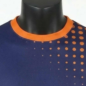 Camiseta de Manga Corta para Hombre, Cuello Redondo, Diseño de Puntos Naranja y Azul Marino, Corte Ajustado, Secado Rápido, Estilo Deportivo - Product Image 3