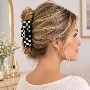 Pince à cheveux artisanale à carreaux noirs et blancs ornée de perles de rocaille et de perles de verre, accessoires pour cheveux pour femmes - Product Image 6