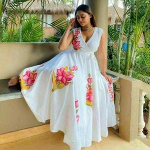 Conjunto de Bata y Camisón de Algodón 100% Natural, Ecológico, con Cuello en V y Largo hasta el Tobillo, Diseño Elegante y Atemporal de Alta Calidad - Product Image 1