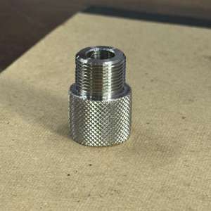 Componente de Acero Inoxidable Mecanizado por CNC, Tratado Térmicamente, Piezas Torneadas y Fresadas con Acabado de Óxido Negro y Tuerca de Fijación Incluida - Product Image 1