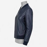 Veste en cuir matelassée pour femme, coupe contemporaine, texture lisse, écologique, imperméable, réversible, polyvalente, décontractée