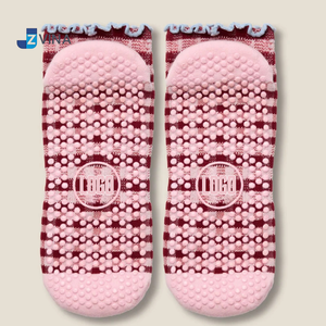 Chaussettes de Pilates personnalisées avec logo, couleur bordeaux, motif pied-de-poule, grip intérieur double direction, antidérapantes pour femme, yoga, barre, usage quotidien, design gratuit - Product Image 5