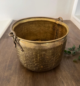 Pot de cuisson vintage en acier inoxydable avec poignée, design antique en laiton, écologique et de qualité alimentaire, pour cuisinière à gaz - Product Image 1