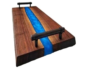 Grand plateau de service personnalisé au design antique, fabriqué à la main en bois de noyer de haute qualité avec plateau de restauration en résine époxy - Product Image 1