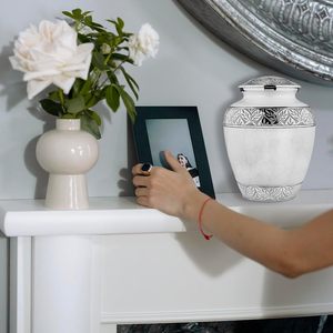 Urne funéraire élégante en laiton pour cendres humaines, récipient commémoratif durable avec couvercle sécurisé, design bohème artisanal, forme ovale - Product Image 5