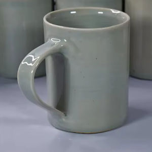 Taza de Cerámica Clásica con Acabado Liso y Brillante, Estructura de Pared Recta, Asa Cómoda, Retención de Calor, Diseño para el Uso Diario - Product Image 1