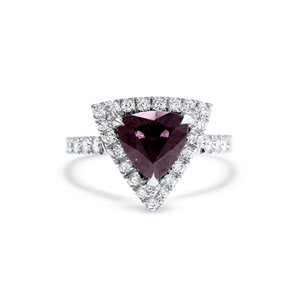 Anillo de boda de lujo personalizado, joyería fina, oro amarillo de 18k, diamante de corte redondo y gema de espinela roja de corte trilliant para mujeres. - Product Image 1