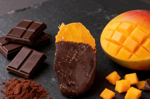 95% Natural Juicy Dried Mango Coated <b>Chocolate</b> Soft Sliced Black/White <b>Chocolate</b> Vanilla Flavors Vacuum-Packed 12-Month Shelf - Product Image 5