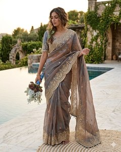 Sari en Chiffon Fantaisie Bicolore avec Broderie à Paillettes, Sari de Soirée Élégant en Chiffon Bicolore, Sari en Chiffon Doux avec Bordure Brodée - Product Image 1