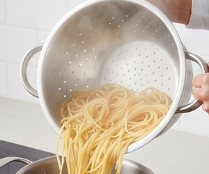 Stainless Steel Colander With Handles For Fruits And Vegetables Kitchen Strainer Durable Metal Design For Home Restaurant Events - Product Image 3