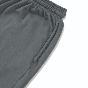 Shorts en polaire pour hommes modernes, matière polaire, taille élastique avec cordon de serrage, coupe confortable, poches latérales, pour activités sportives et usage quotidien. - Product Image 3