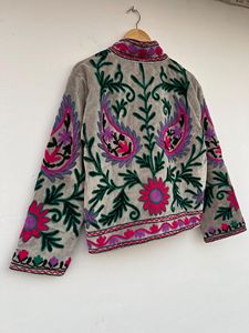 Chaqueta Bomber de Terciopelo Acolchada y Bordada Estilo Suzani, Abrigo de Invierno Boho para Festivales, Kimono Étnico, Prenda Exterior Transpirable de Nailon y Lana - Product Image 4