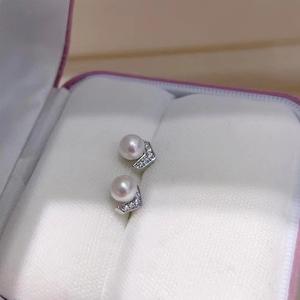 ต่างหูมุกน้ำจืดสีม่วงเอดิสันสำหรับผู้หญิง S925 เงินแท้พร้อมดีไซน์พรีเมียมไอซ์ควีนที่ให้แสงสว่าง - Product Image 4