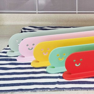 [ECOFRENDLY] Protector de Salpicaduras de Silicona SmileGuard para Fregadero, Barrera de Silicona para Encimera, Deflector de Agua para Lavabo - Product Image 3