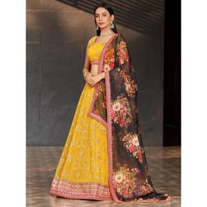 ชุดผ้าบางมีเลื่อมสีเหลืองสวยงาม - Product Image 6