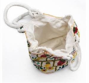 Sac à main brodé en coton fait main avec perles, élégant pour femme, idéal pour les mariages et festivals – Disponible - Product Image 1