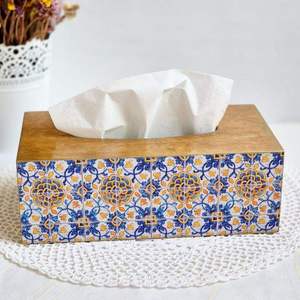 Caja de pañuelos de madera estilo mediterráneo con diseño hecho a mano con patrón de azulejos azules y amarillos - Product Image 1
